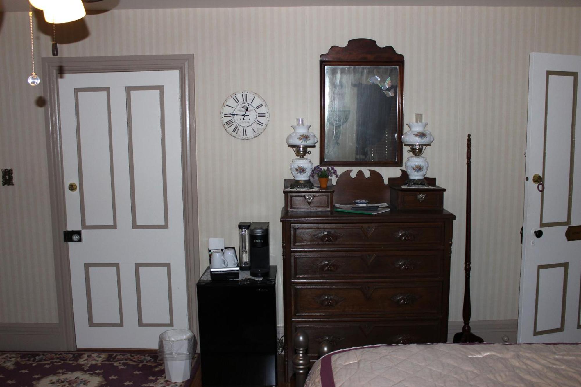 Carriage Stop Bed & Breakfast Палмира Екстериор снимка