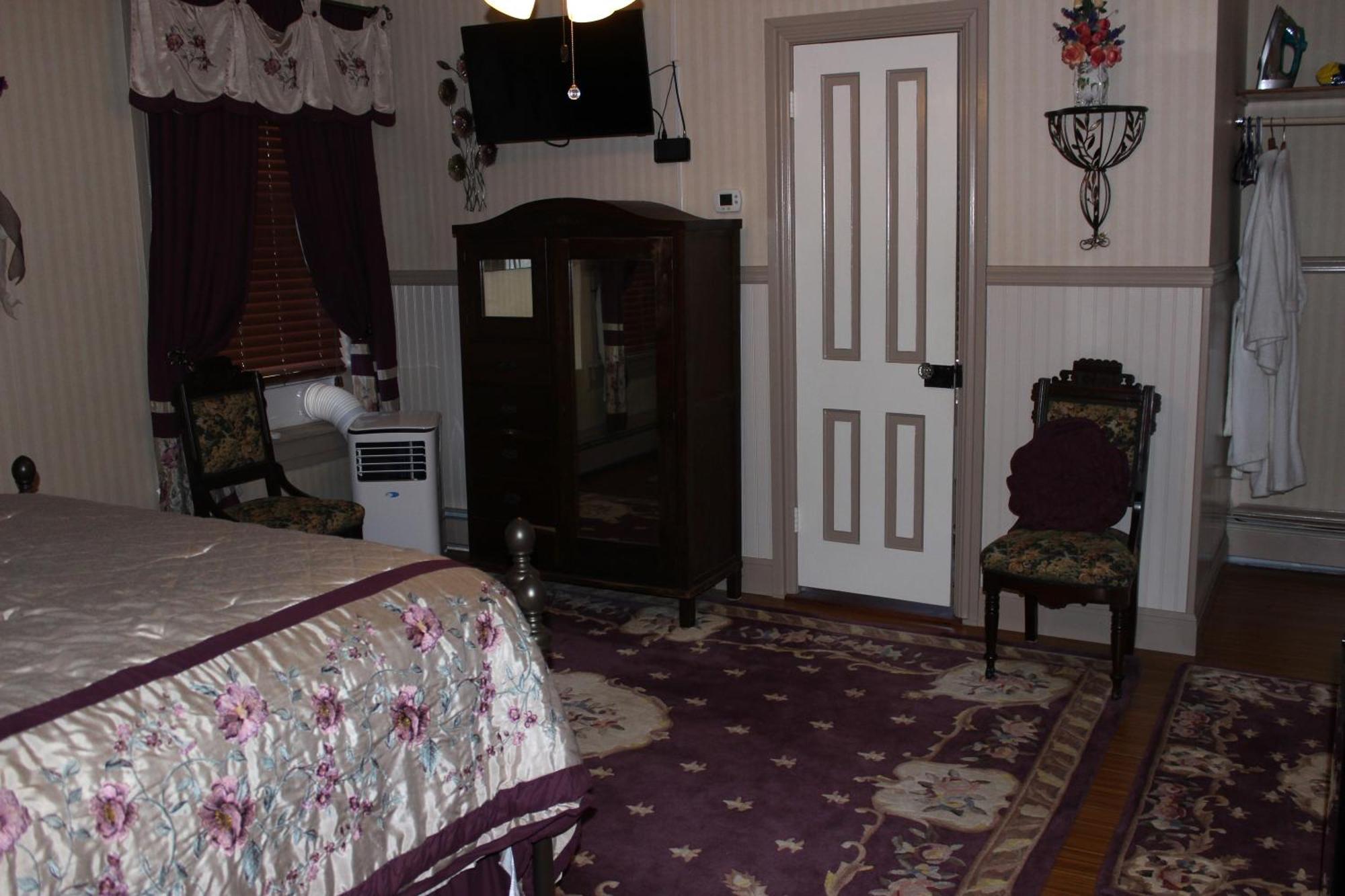 Carriage Stop Bed & Breakfast Палмира Екстериор снимка