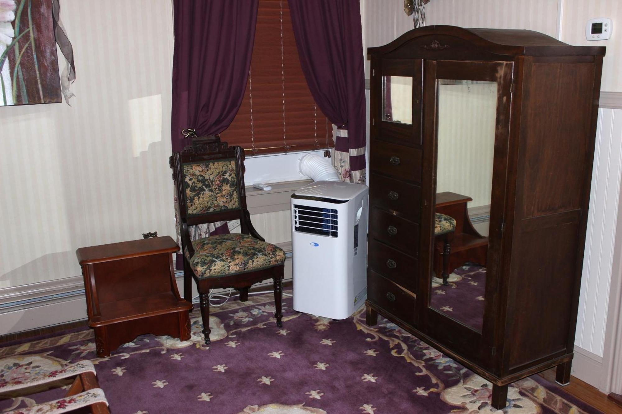 Carriage Stop Bed & Breakfast Палмира Екстериор снимка