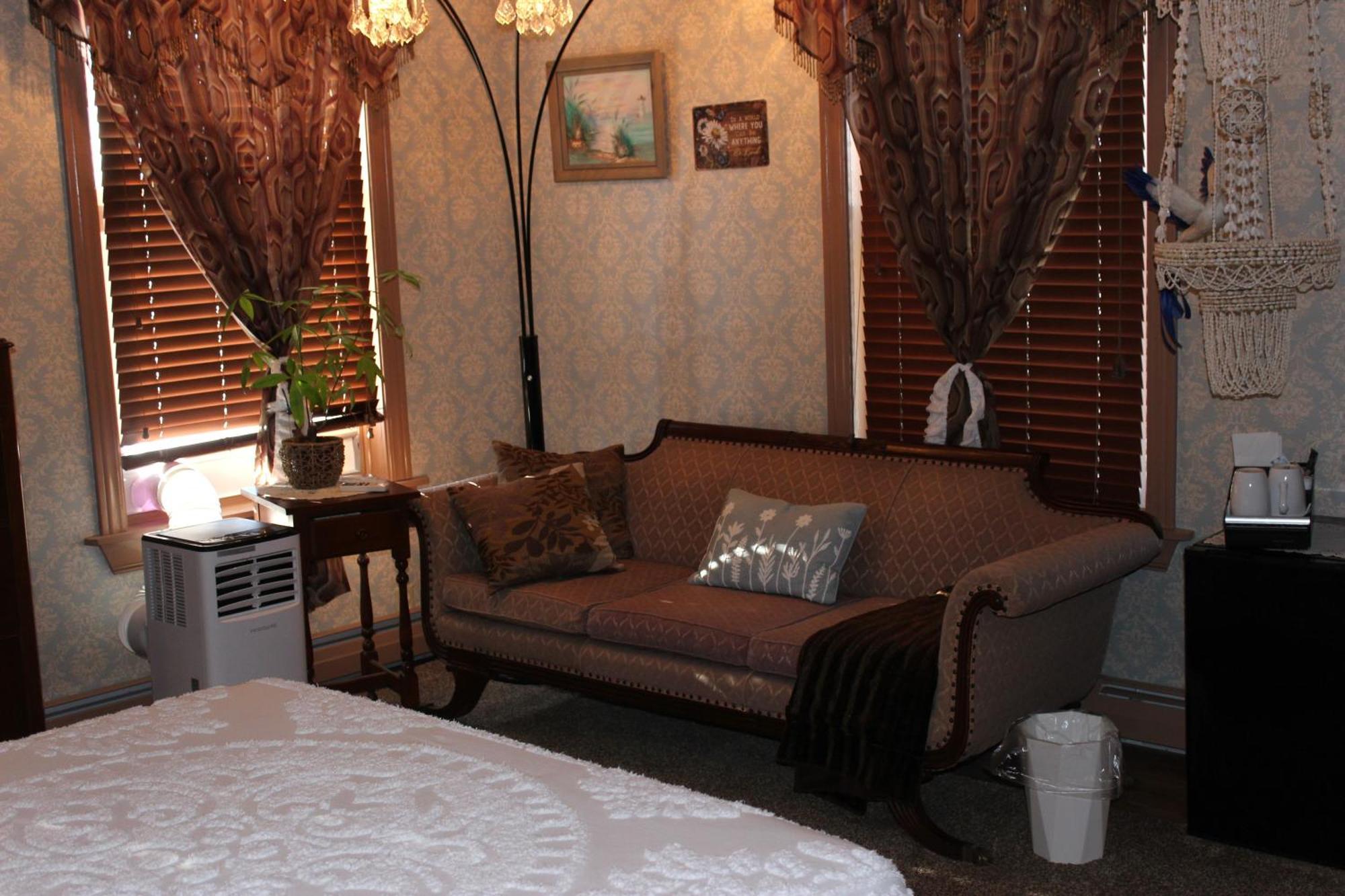 Carriage Stop Bed & Breakfast Палмира Екстериор снимка