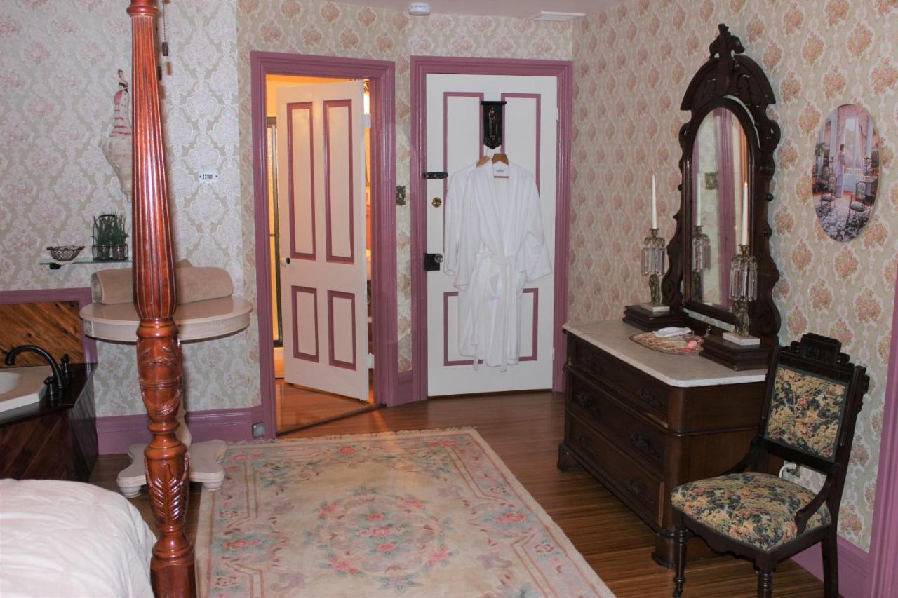 Carriage Stop Bed & Breakfast Палмира Екстериор снимка