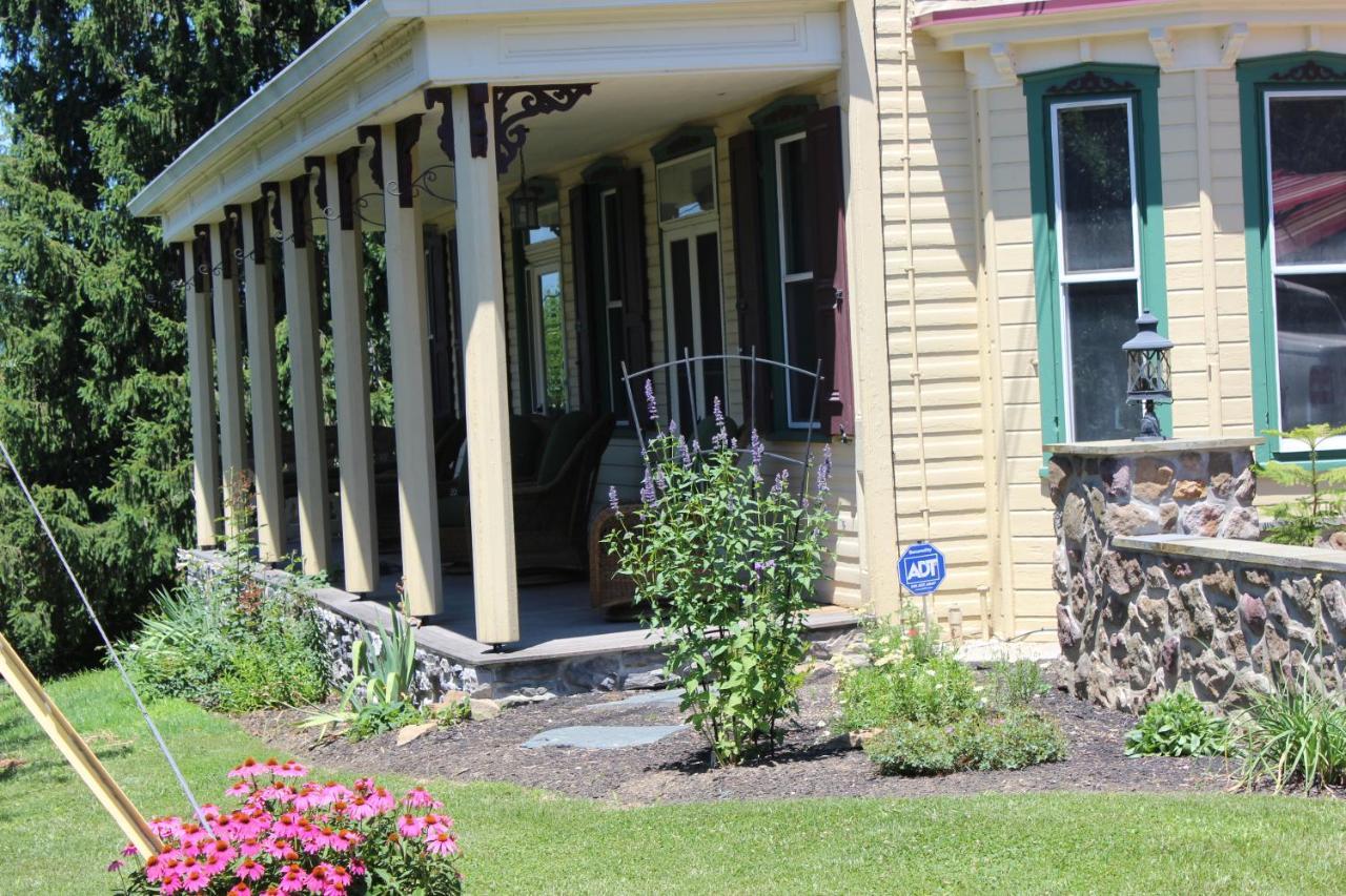 Carriage Stop Bed & Breakfast Палмира Екстериор снимка